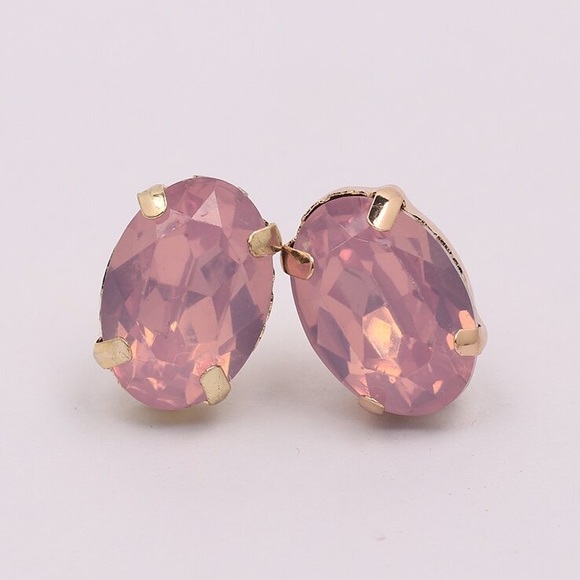 Jewelry - Gorgeous ✨ Pink Oval Stud Boutique Earrings